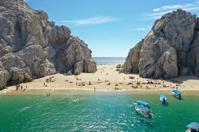 Au Mexique, la ville de Cabo San Lucas est en état d'alerte alors que l’ouragan Lorena se rapproche du nord-ouest du pays.@depositphotos/cyprusniko Au Mexique, la ville de Cabo San Lucas est en état d'alerte alors que l’ouragan Lorena se rapproche du nord-ouest du pays.@depositphotos/cyprusniko