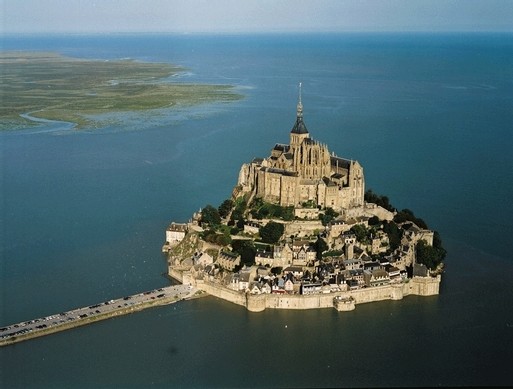 Le Mont Saint-Michel fête 1300 ans d'histoire Le Mont Saint-Michel fête 1300 ans d'histoire