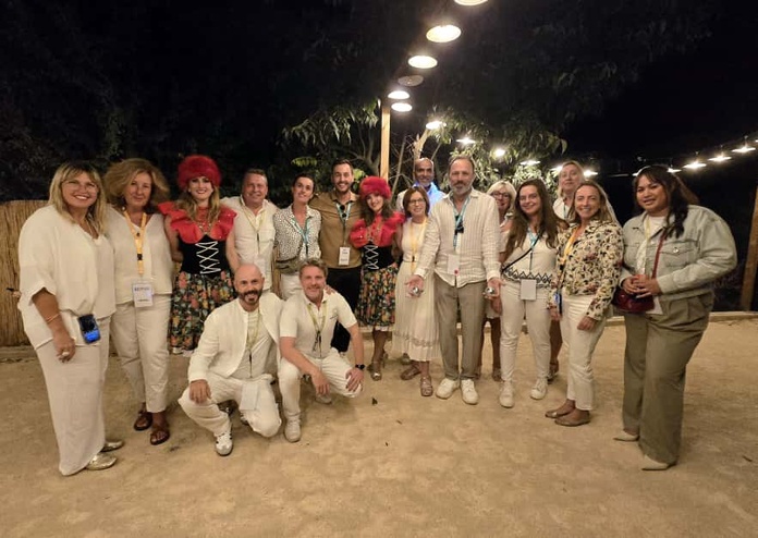 Ingrid Lexa (à gauche) aux côtés des partenaires TO et prestataires de IWL Voyages - Photo CE