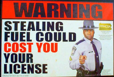 Si vous ne payez pas les surcharges fuel ça peut vous coûter votre licence, explique ce policier. En ira-t-il de même bientôt en France ?