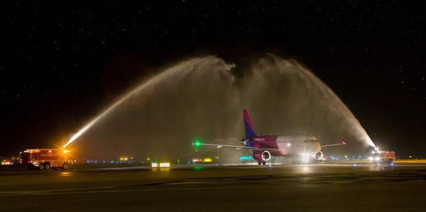 L'avion de Wizz Air accueilli à Nice le 11 mars 2016 - Photo : Wizz Air