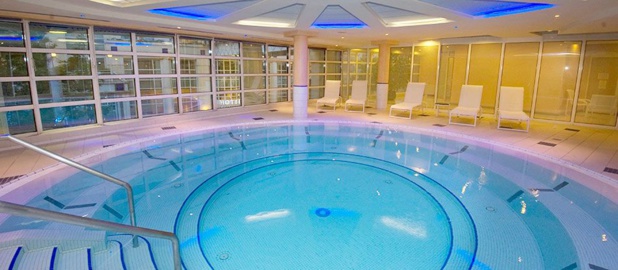 Giant thermal water bath-Vichy Spa Célestins Hotels