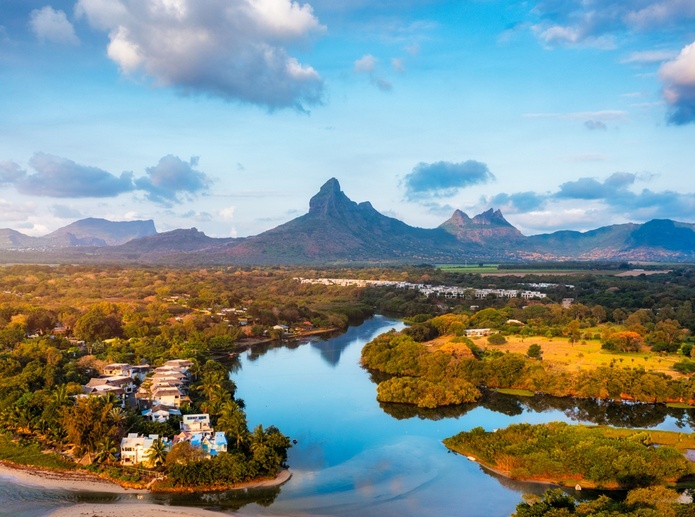 Richard Duval, le ministre du Tourisme de Maurice a décidé d'ouvrir le ciel - Depositphotos @DaLiu Richard Duval, le ministre du Tourisme de Maurice a décidé d'ouvrir le ciel - Depositphotos @DaLiu