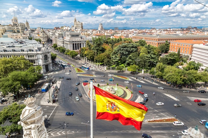 •	Le Tribunal supérieur de justice de Madrid (TSJM) a confirmé que 34 728 appartements touristiques sans licence doivent être supprimés d’Airbnb.@depositphotos/bloodua