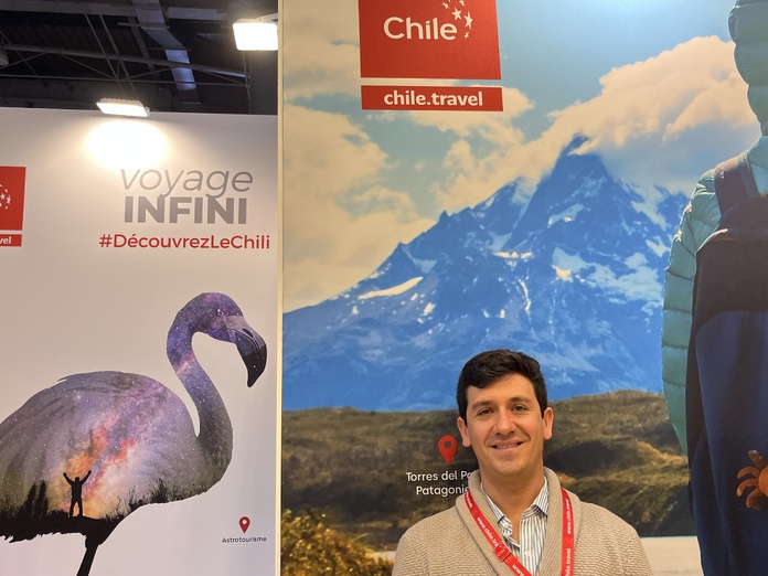 Cristóbal Muñoz, responsable du marché européen du Sernatur, sur le stand du Chili à l'IFTM (© PB)