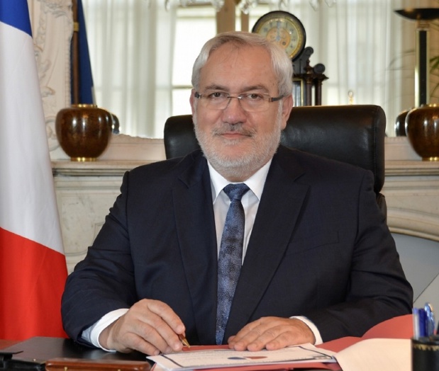 Tiens, au moins, en parcourant les allées, j'ai eu la surprise de découvrir un Ministre-secrétaire des Anciens Combattants… et de la mémoire ! Si, authentique, il s'appelle Jean-Marc Todeschini, il est bavard comme seuls peuvent l'être les politiques devant un micro (ou un stylo) et il parle remarquablement bien du Tourisme de mémoire - Sources : SEDACM Tiens, au moins, en parcourant les allées, j'ai eu la surprise de découvrir un Ministre-secrétaire des Anciens Combattants… et de la mémoire ! Si, authentique, il s'appelle Jean-Marc Todeschini, il est bavard comme seuls peuvent l'être les politiques devant un micro (ou un stylo) et il parle remarquablement bien du Tourisme de mémoire - Sources : SEDACM