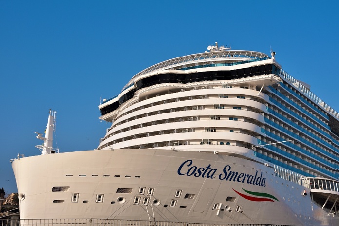 Les navires amiraux Costa Toscana et Costa Smeralda, tous deux propulsés au GNL, assureront une présence permanente en Méditerranée -  Depositphotos.com Auteur maudanros