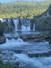 Cascades de la Una, Bosnie © Breathe in Travel