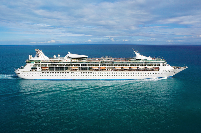 Conformément aux règles maritimes, l’équipage de l'Enchantment of The Seas a lancé un canot de sauvetage pour récupérer les passagers @RCCL