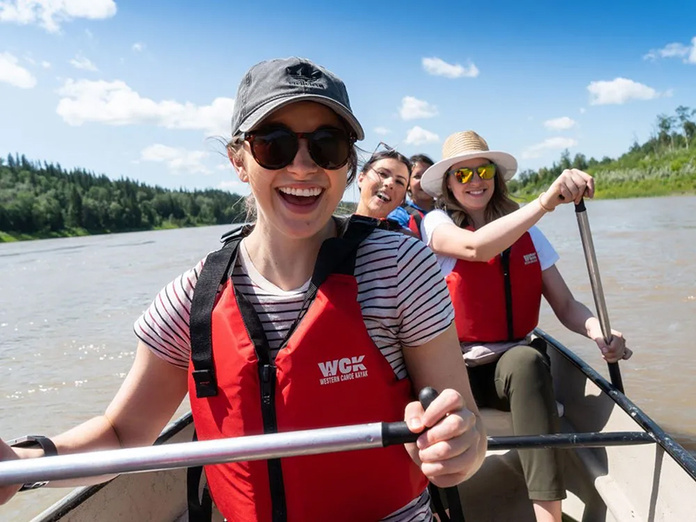 Descente en canoë à Métis Crossing (Alberta) © Métis Crossing Descente en canoë à Métis Crossing (Alberta) © Métis Crossing