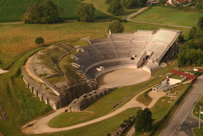 L’amphithéâtre de Grand, construit vers l’an 80, était au 3e rang des édifices de la Gaule avec 18 000 places - Crédit photo : OT des Vosges L’amphithéâtre de Grand, construit vers l’an 80, était au 3e rang des édifices de la Gaule avec 18 000 places - Crédit photo : OT des Vosges