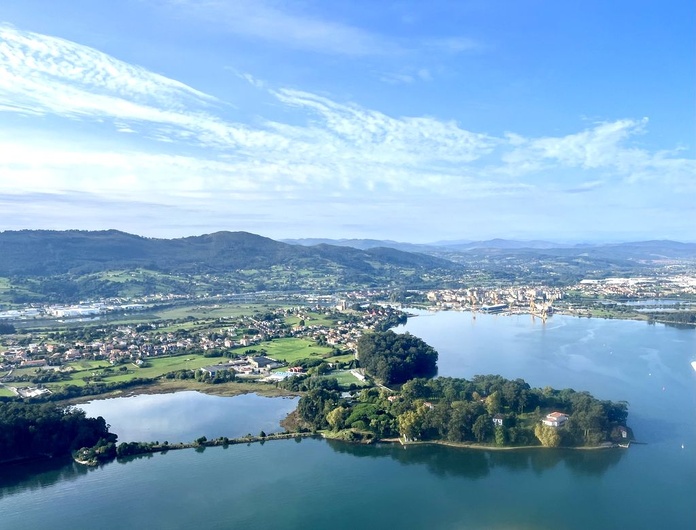 Autour de Santander, les vertes collines de la Cantabrie lui valent le surnom "d'Espagne verte" ou de "Bretagne de l'Espagne" - Photo : PB Autour de Santander, les vertes collines de la Cantabrie lui valent le surnom "d'Espagne verte" ou de "Bretagne de l'Espagne" - Photo : PB