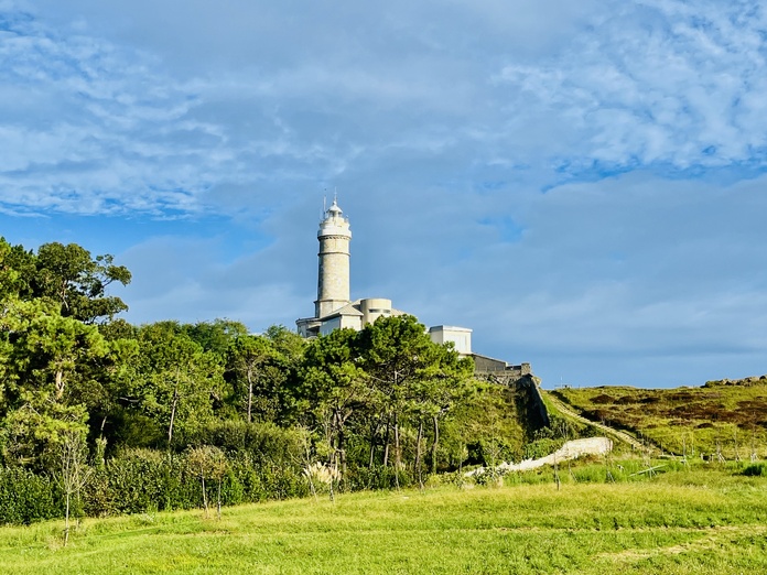 Construit au XIXe siècle, l'emblématique phare du Cabo Mayor offrait aux marins un repère essentiel pour naviguer dans les eaux souvent tumultueuses de la côte cantabrique - Photo : PB Construit au XIXe siècle, l'emblématique phare du Cabo Mayor offrait aux marins un repère essentiel pour naviguer dans les eaux souvent tumultueuses de la côte cantabrique - Photo : PB
