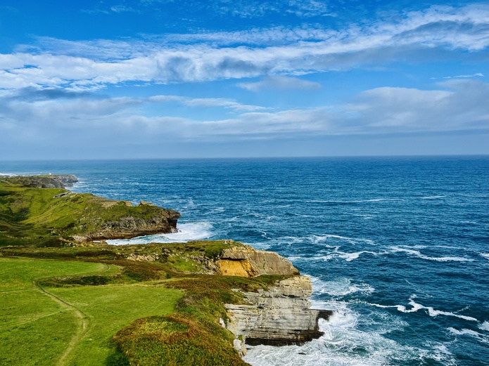 Sur la Costa Quebrada, d'époustouflantes falaises plongent dans l’eau tantôt verte, tantôt bleue - Photo : PB Sur la Costa Quebrada, d'époustouflantes falaises plongent dans l’eau tantôt verte, tantôt bleue - Photo : PB