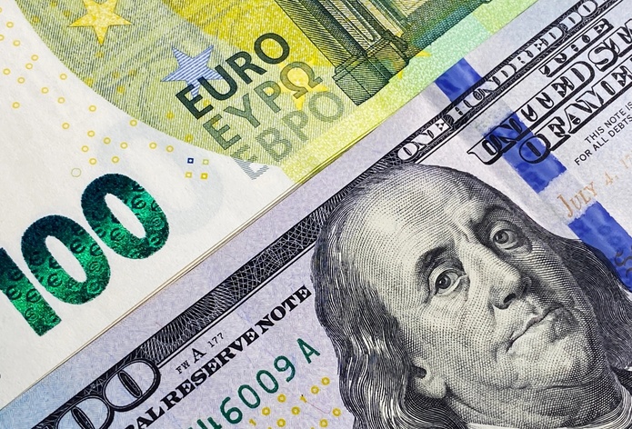 Sur le plan des devises, la paire euro/dollar reste orientée à la hausse avec un objectif autour de 1,20 d’ici la fin de l’année - Depositphotos.com, chekat