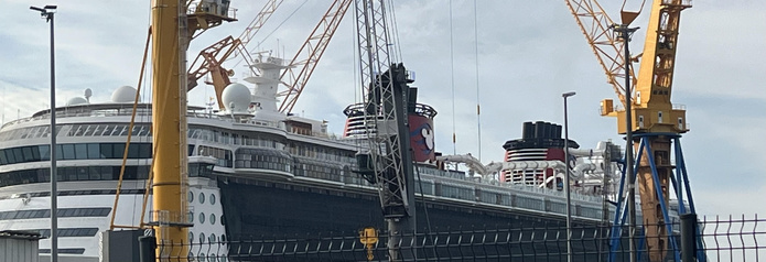 Près de 4 000 personnes sont mobilisées à Brest sur le chantier du Disney Fantasy - Photo : LG Près de 4 000 personnes sont mobilisées à Brest sur le chantier du Disney Fantasy - Photo : LG