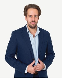 Depuis 2017, Léo Vannier, fils du fondateur, joue un rôle central dans la transformation de La Mère Poulard - Photo La Mère Poulard