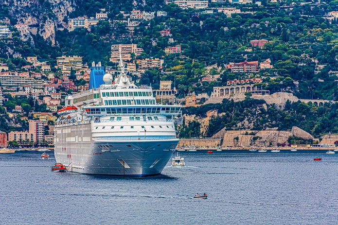 A Villefranche comme à Nice, le nombre d’escales est, limité à une par jour pour les navires de plus de 1.300 passagers, avec un renforcement en haute saison : 15 navires maximum par mois en juillet et en août @Deposit-Photos.Com - Photo by dbvirago A Villefranche comme à Nice, le nombre d’escales est, limité à une par jour pour les navires de plus de 1.300 passagers, avec un renforcement en haute saison : 15 navires maximum par mois en juillet et en août @Deposit-Photos.Com - Photo by dbvirago
