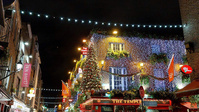 Christmas Temple Bar Pub, Dublin © Failte Ireland