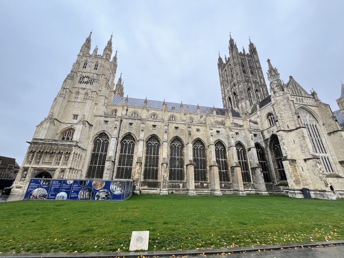 Devant la cathédrale de Canterbury, une plaque rappelle qu'elle est le point de départ de la Via Francigena © PB Devant la cathédrale de Canterbury, une plaque rappelle qu'elle est le point de départ de la Via Francigena © PB