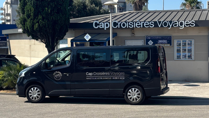 L'agence emploie un chauffeur qui conduit les clients aux ports d'embarquement. @Cap Croisières Voyages L'agence emploie un chauffeur qui conduit les clients aux ports d'embarquement. @Cap Croisières Voyages