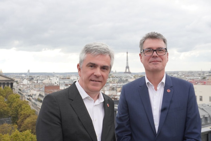 De gauche à droite, Christophe Hennebelle, Vice -président – Communications d’AIR CANADA, et Jean-François Raudin, le Directeur Général France à Paris le 17 octobre dernier. Photo : C.Hardin De gauche à droite, Christophe Hennebelle, Vice -président – Communications d’AIR CANADA, et Jean-François Raudin, le Directeur Général France à Paris le 17 octobre dernier. Photo : C.Hardin