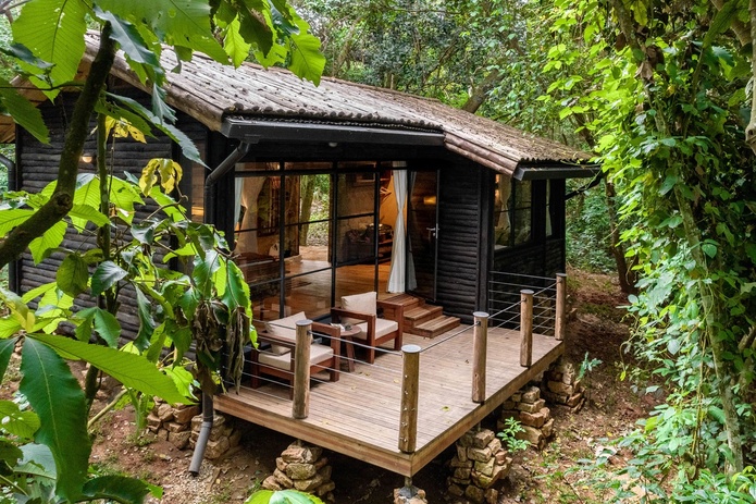 Symbole d’un tourisme responsable et raffiné, Entebbe Forest Lodge conjugue confort, intégration paysagère et respect de l’environnement. @Uganda Embassy in Paris-France