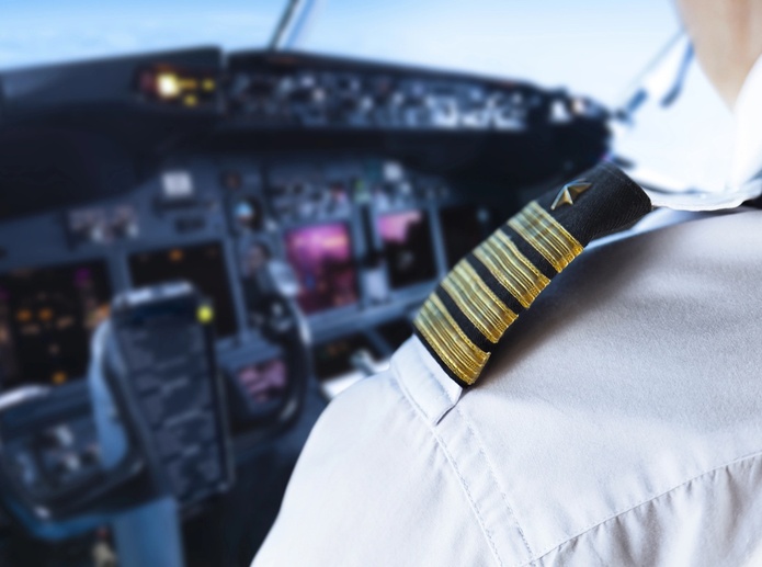 Anthony Viaux, ancien pilote de ligne d'Air France, est l’auteur du livre "Voyage interrompu – Confidences d’un pilote de ligne éco-anxieux" - Depositphotos @SOMATUSCANI Anthony Viaux, ancien pilote de ligne d'Air France, est l’auteur du livre "Voyage interrompu – Confidences d’un pilote de ligne éco-anxieux" - Depositphotos @SOMATUSCANI