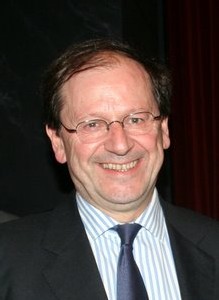 « Le développement de la vente par Internet, la création de produits originaux comme les coffrets cadeau, etc., ne sont pas assez bien pris en compte par le droit actuel... » « Le développement de la vente par Internet, la création de produits originaux comme les coffrets cadeau, etc., ne sont pas assez bien pris en compte par le droit actuel... »