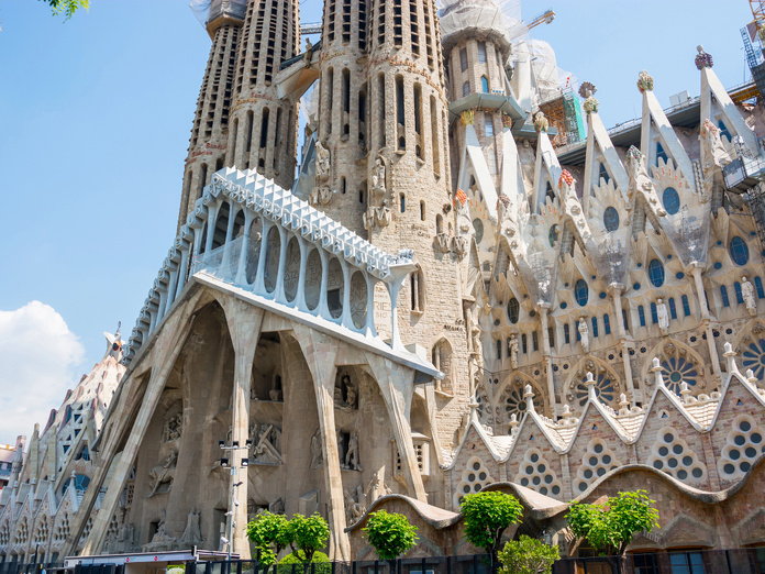 Sagrada Família : le bras inferieur de la croix a été posé. ©DepositPhoto/alla_iatsun Sagrada Família : le bras inferieur de la croix a été posé. ©DepositPhoto/alla_iatsun