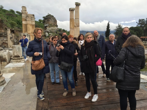 Le Groupe d'AGV de l'éductour sur le site d'Ephèse /JDL Le Groupe d'AGV de l'éductour sur le site d'Ephèse /JDL
