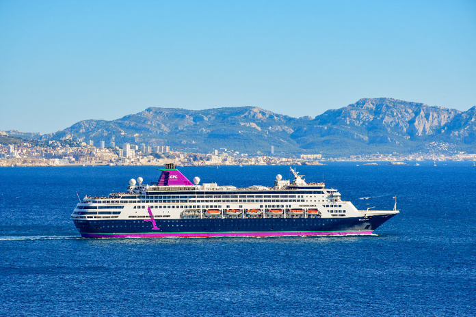 Le Renaissance navigue actuellement aux Caraïbes, il sera de retour en Méditerranée le 11 août @CFC Croisières