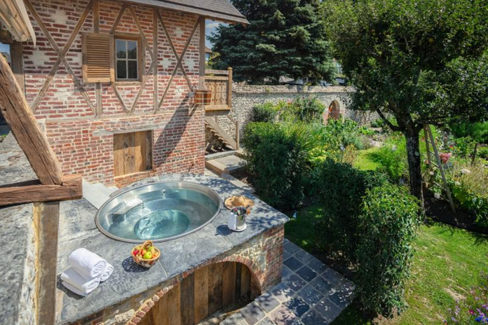 Le Spa au cœur du potager de la Ferme Saint Siméon © Collection Saint Siméon