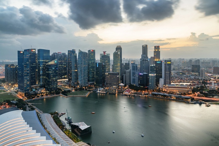 Singapour instaurera, en 2026, une taxe sur le carburant d’aviation durable. @depositphotos/efired Singapour instaurera, en 2026, une taxe sur le carburant d’aviation durable. @depositphotos/efired