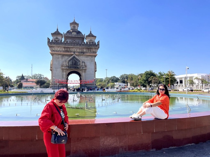 Séance photo au Phatouxay, à Vientiane - Photo : PB Séance photo au Phatouxay, à Vientiane - Photo : PB