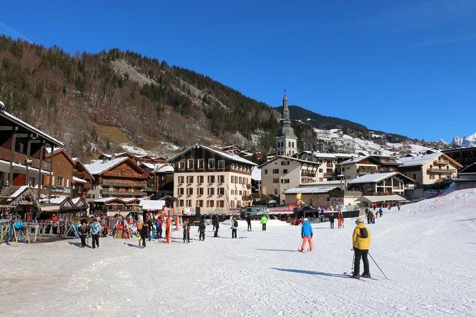 La Clusaz, authentique station de montagne, est réputée pour la qualité de ses hôtels et de ses animations - Photo : J.-F.R.