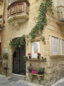 Une maison à M’Dina - Photo : M.S. Une maison à M’Dina - Photo : M.S.