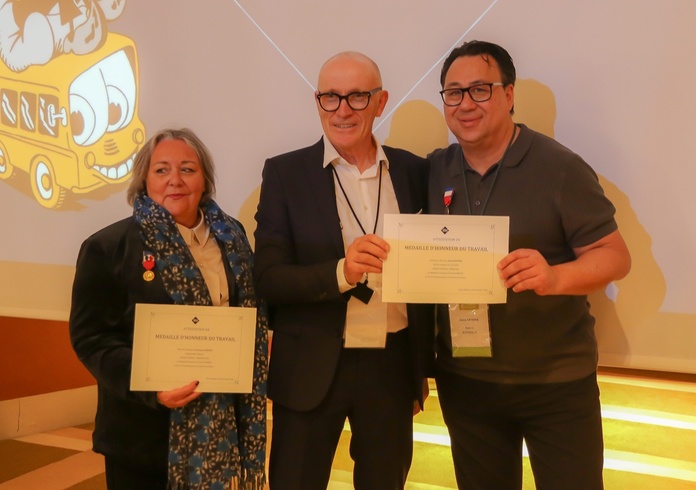 Véronique Guenoun, responsable de l’agence de Montpellier, et David Antoine, responsable de l’agence de Bordeaux, ont reçu la Médaille du Travail - Photo Verdié Voyages