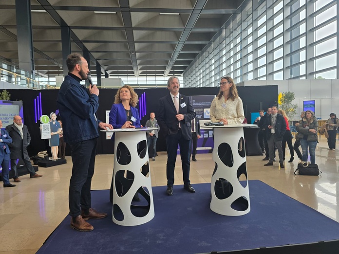 Jean-Michel Diaz de TotalEnergies et Victoria Morin de Transavia évoquent les enjeux de la production de SAF (carburant d'aviation durable)  en France - Photo CE