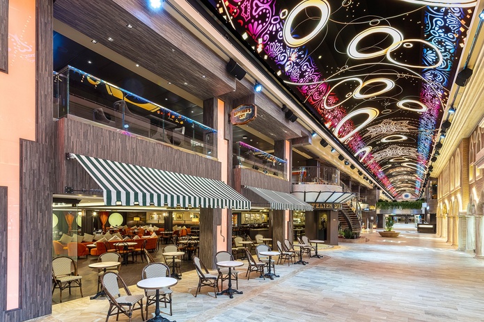 La promenade intérieure est le véritable cœur battant du MSC Virtuosa, qui revient pour la deuxième année aux Antilles - MSC Croisières