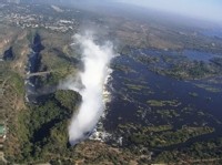 Les Chutes Victoria, 1.700 mètres de large et 108 mètres de haut ! Les Chutes Victoria, 1.700 mètres de large et 108 mètres de haut !
