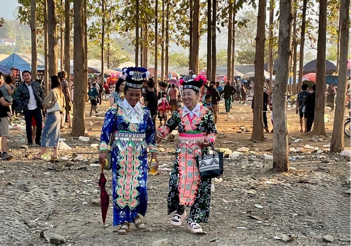 Durant le Nouvel An hmong et khmu, les communautés organisent des festivités très identitaires, marquées par des danses et des tenues traditionnelles magnifiques - Photo : Easia Travel