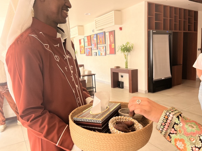 À l’arrivée à l’hôtel, des dattes sont offertes aux clients. Photo : PB À l’arrivée à l’hôtel, des dattes sont offertes aux clients. Photo : PB