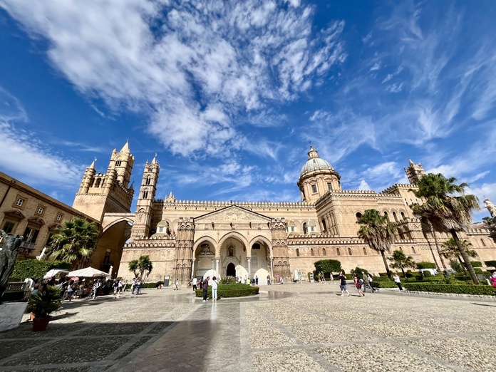 Les décors extérieurs de la cathédrale sont particulièrement travaillés. Photo : PB Les décors extérieurs de la cathédrale sont particulièrement travaillés. Photo : PB