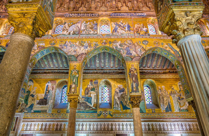 Les décors intérieurs de la Chapelle Palatine dans le Palais des Normands © Deposit Photos/  e55evu