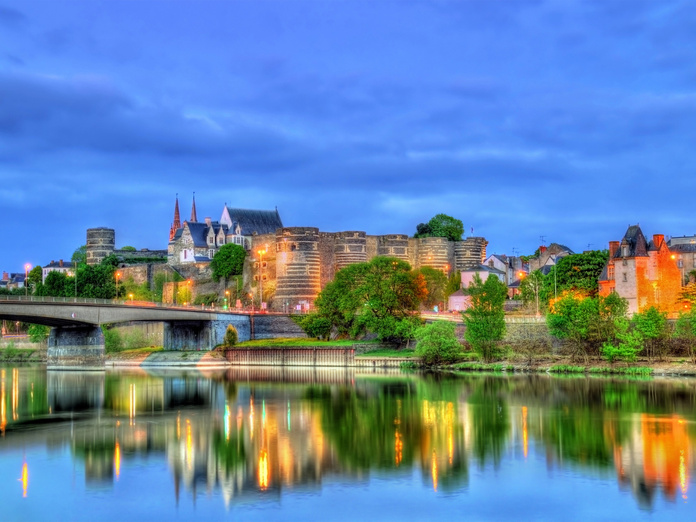 Le Château de Noirieux rouvre après une rénovation complète ©DepositPhotos/Leonid_Andronov
