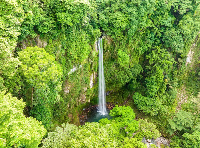 Katibawasan Falls, Camiguin © DTH Travel