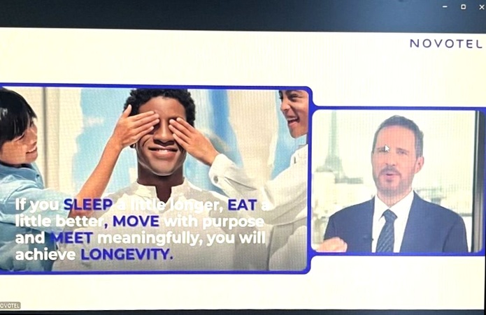 La conférence de presse internationale pour présenter la nouvelle philosophie de Novotel s'est faite par écrans interposés. Capture d'écran par PB.