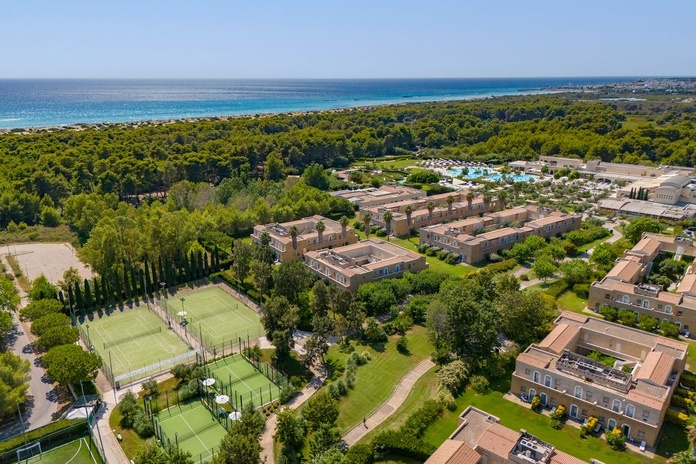 Noyé dans la verdure, à deux pas de la mer : Vivosa Apulia Resort ©Vivosa Apulia Resort.