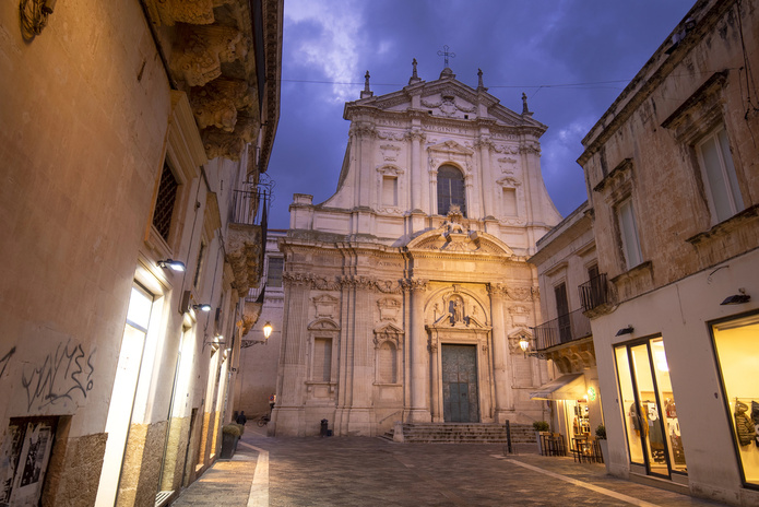 Joyau du Salento, Lecce (ici, la façade de l'église Sainte Irène) est souvent surnommée la "Florence du baroque". © mitzo_bs/ Deposit Photos